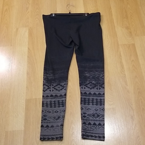 H&M Divided black & grey pattern leggings size 12 - Picture 2 of 5